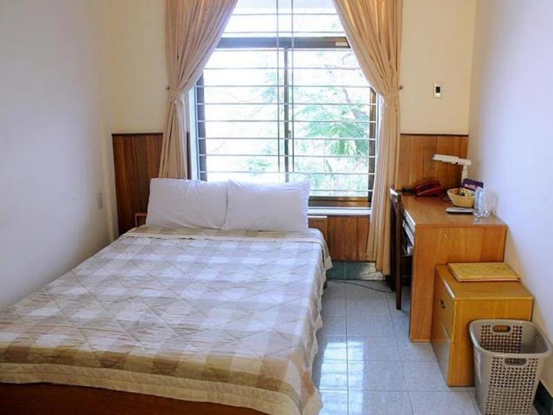 Hoang Yen Hotel Куинён Экстерьер фото