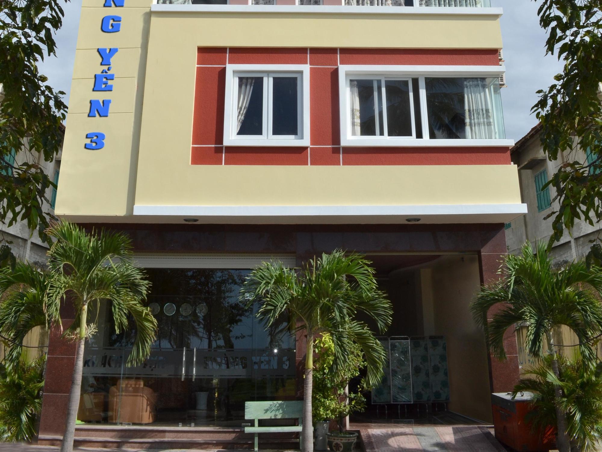Hoang Yen Hotel Куинён Экстерьер фото