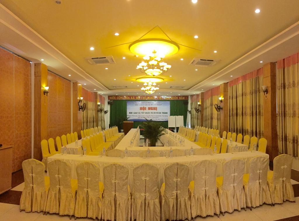 Hoang Yen Hotel Куинён Экстерьер фото
