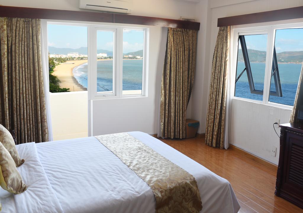 Hoang Yen Hotel Куинён Экстерьер фото