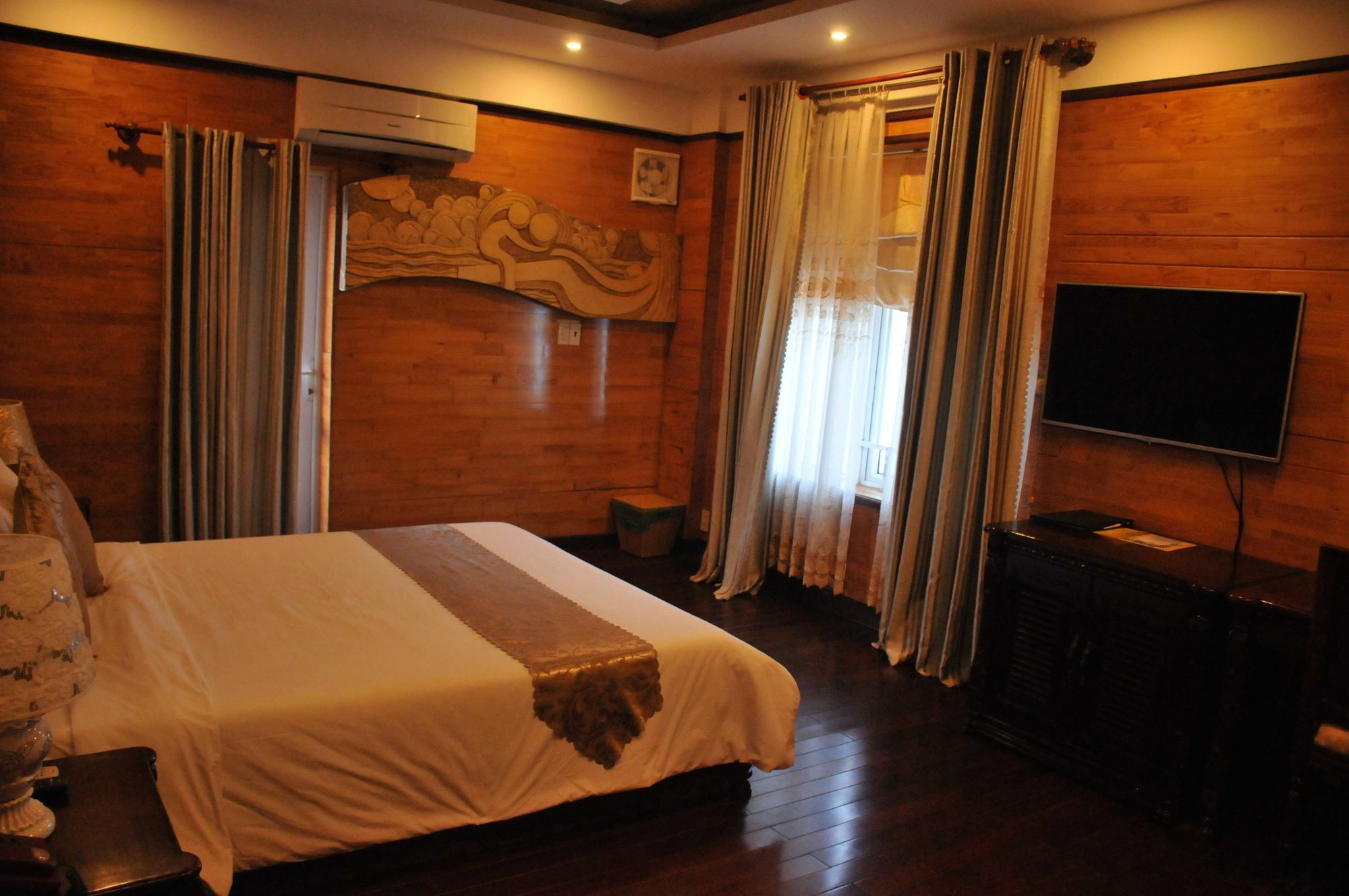 Hoang Yen Hotel Куинён Экстерьер фото